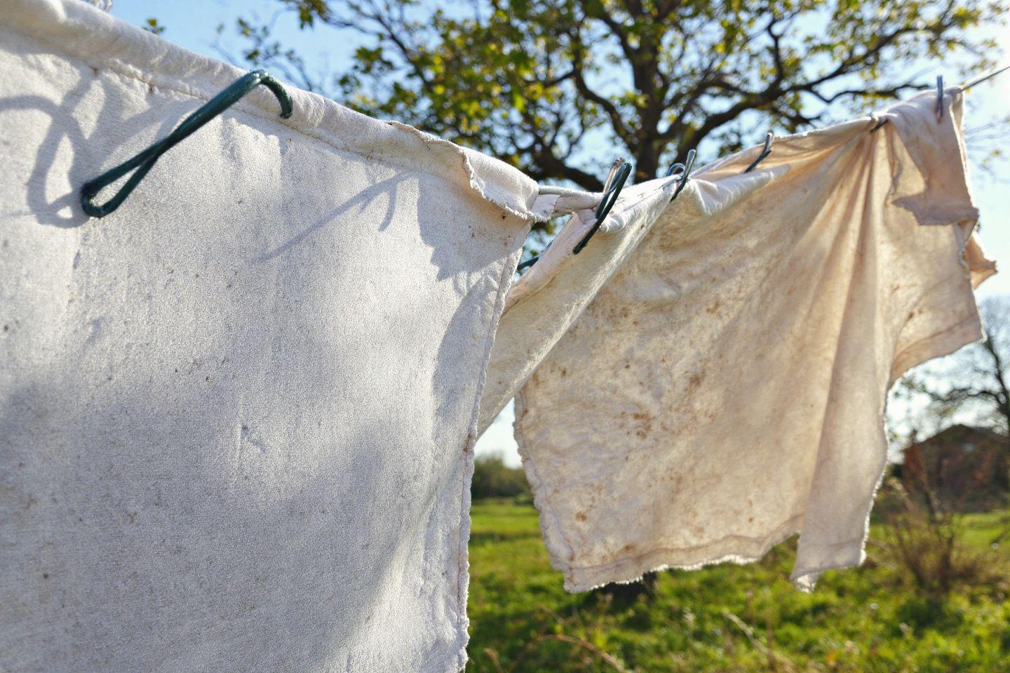 Comment raviver un linge déteint : 5 astuces de grand-mère efficaces et économiques