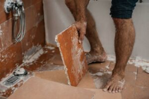 Découvrez les 7 principaux inconvénients à poser du carrelage sur un carrelage existant