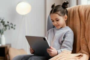enfant avec tablette